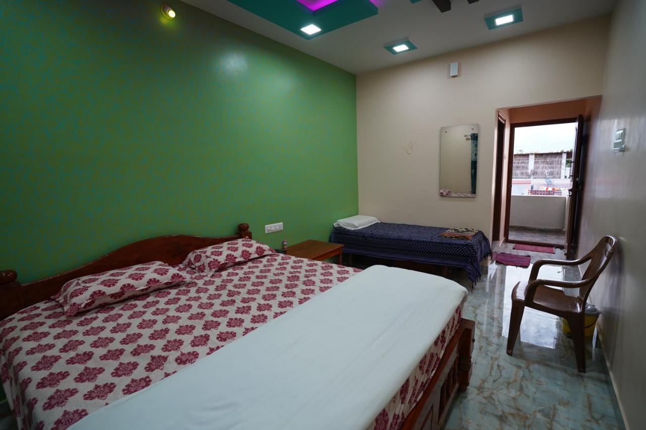 Akash Homestay Hampi Bagian luar foto