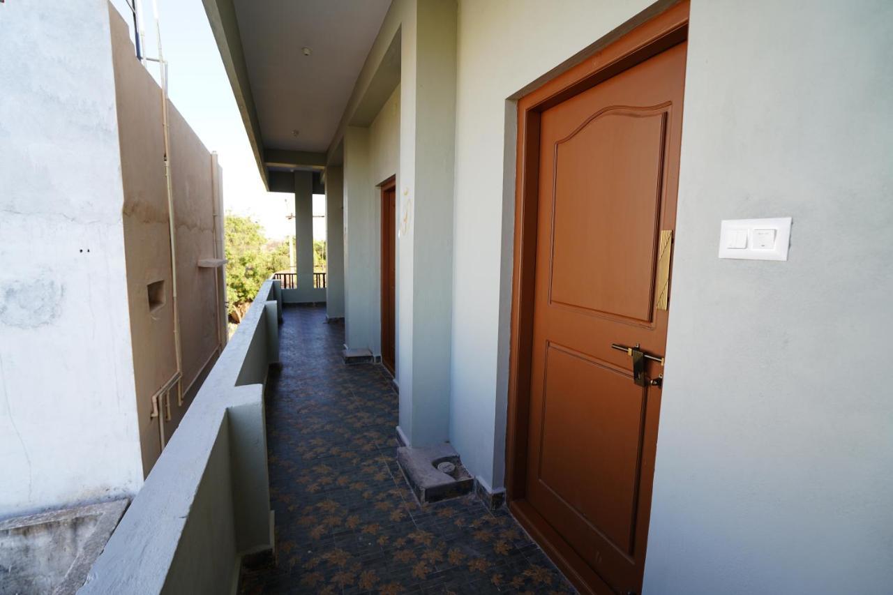 Akash Homestay Hampi Bagian luar foto